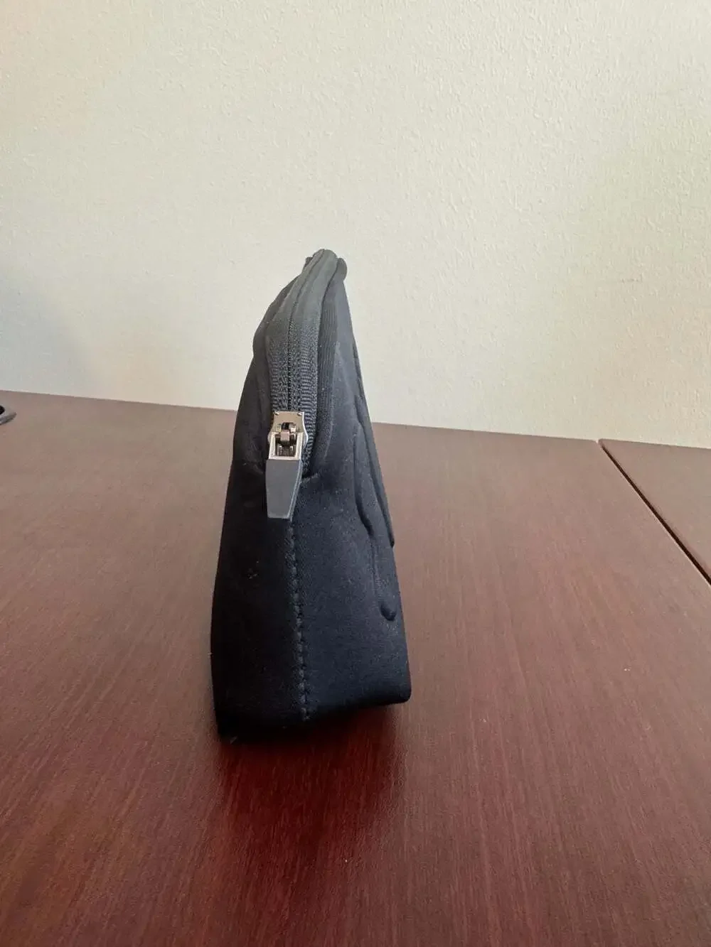 SKIMS Kim Kardashian Cosmetics Bag Onyx One Size Zipper Closure